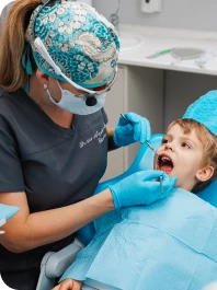 Trattamenti per bambini durante visita odontoiatrica pediatrica a Bruino