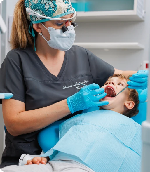 Trattamenti per bambini durante visita odontoiatrica